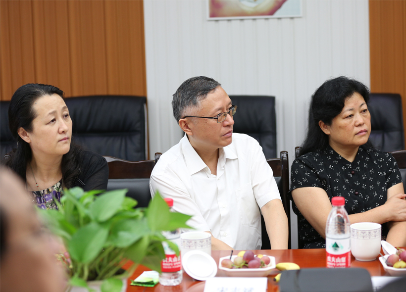 1.jpg 成都市人大常委会“一法一决定”执法检查组莅临西部数码检查指导