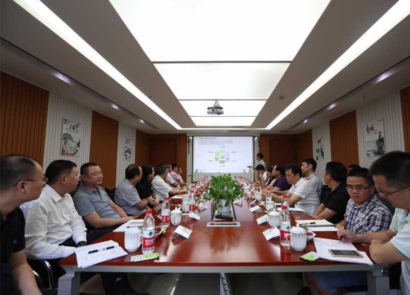 2.jpg 成都市人大常委会“一法一决定”执法检查组莅临西部数码检查指导